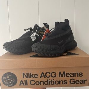Nike ACG mountain fly gore-tex hiking shoe